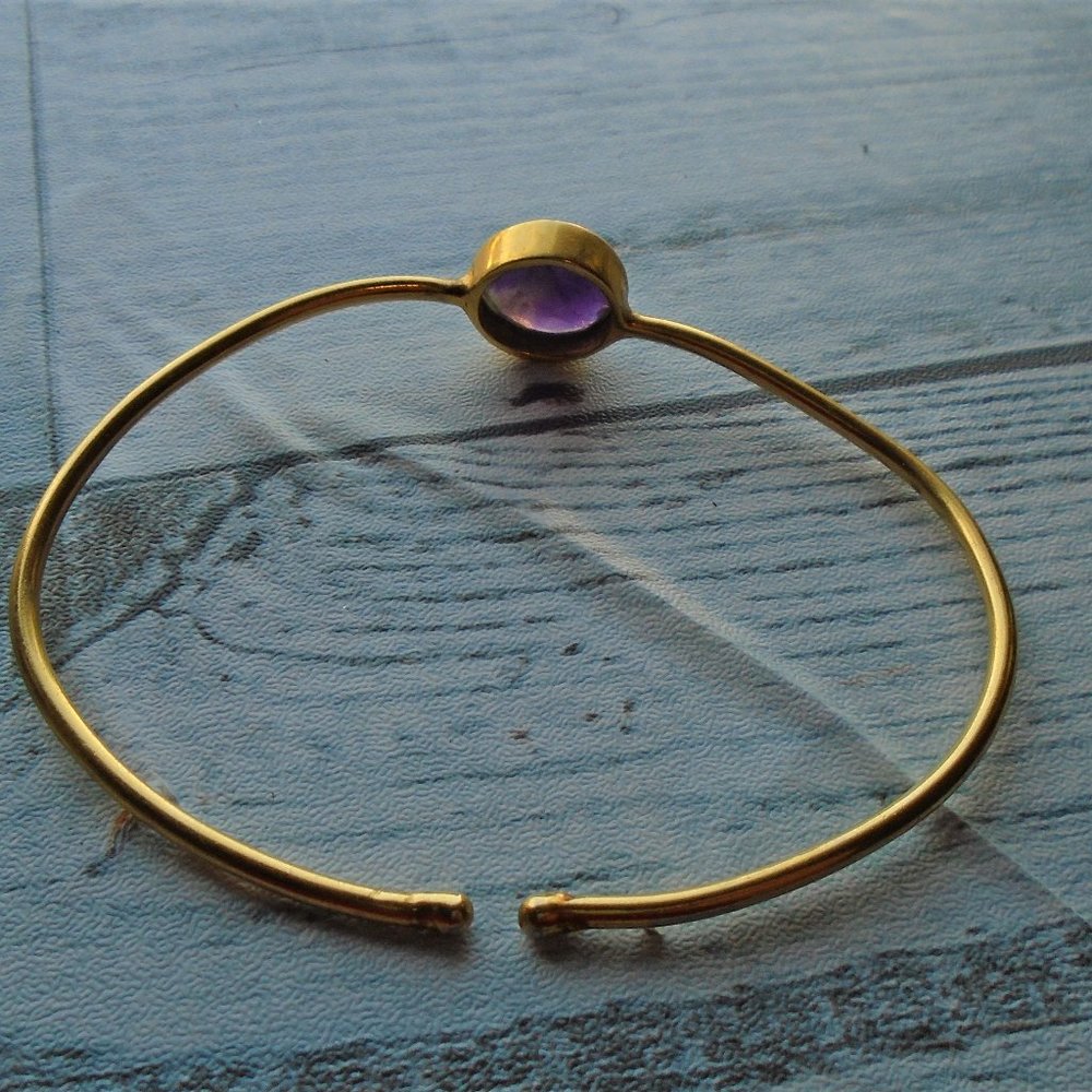 Minimialist gold and amethyst bracelet